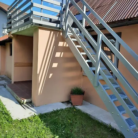 Apartma Beny With Sauna Appartamento Zaga