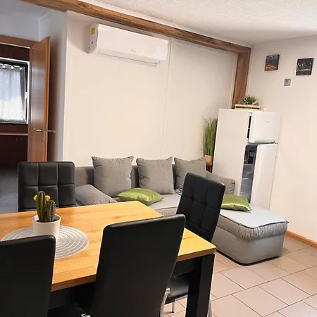 Apartma Beny With Sauna *